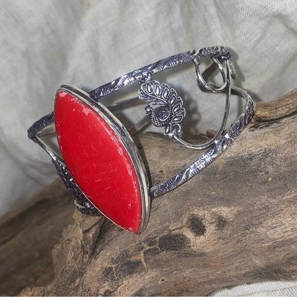Modern Italian Coral handcrafted Cuff - Picture 3 of 7